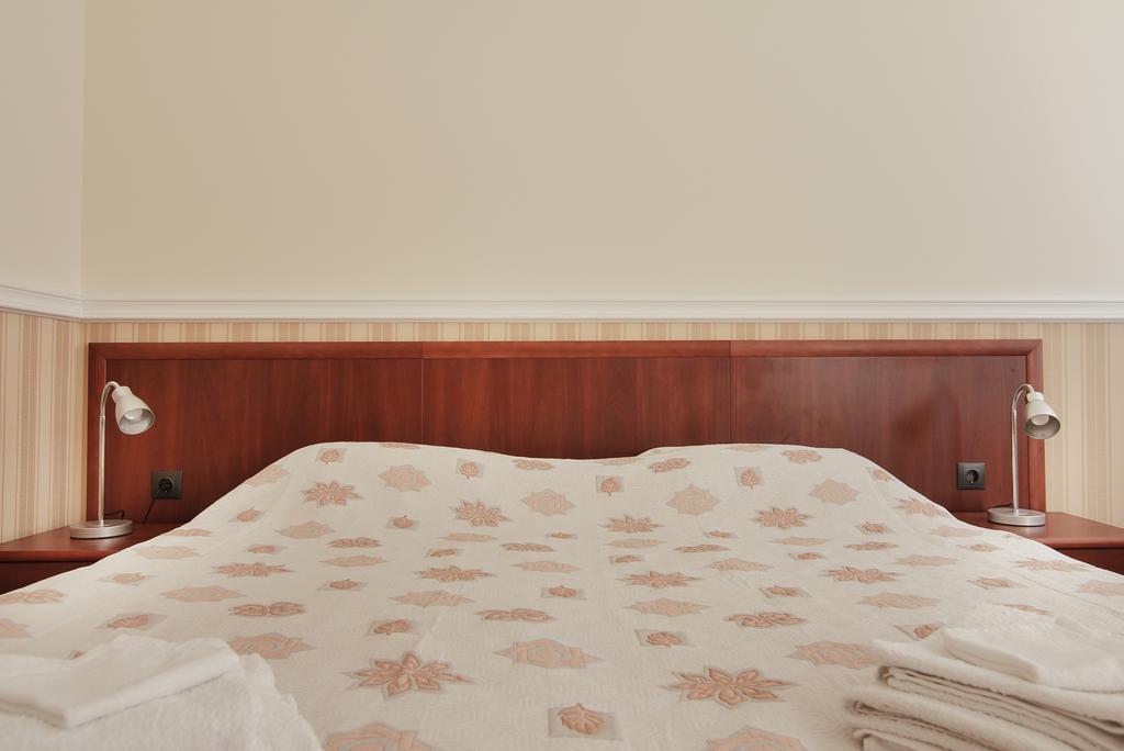 Consul Hotel Консул Odessa Rum bild